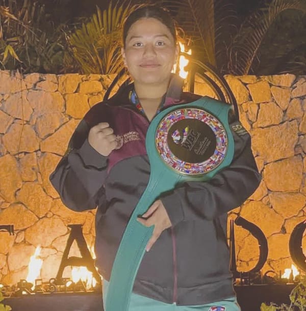 ¡CONQUISTA “COSITA” MARTÍNEZ TÍTULO AMATEUR!