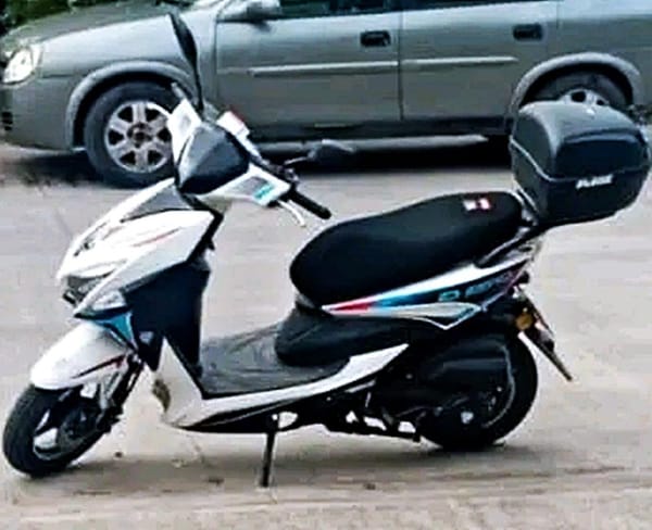 ¡ENTRA A COMPRAR A BODEGA AURRERA Y LE ROBAN LA MOTONETA!