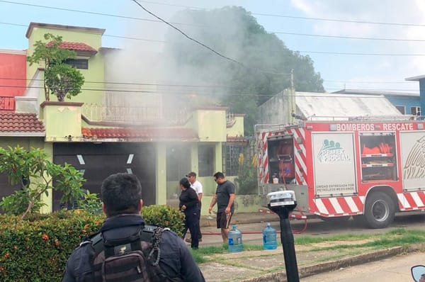 ¡SE INCENDIA VIVIENDA DE ABOGADO EN COATZACOALCOS!