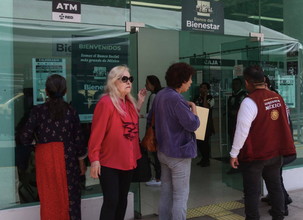 ¡ESTAFAN A ADULTOS MAYORES DE 65 Y MÁS!