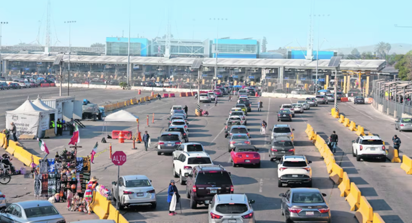 ¡PAISANOS REGRESAN A MÉXICO ENTRE EXTORSIONES!