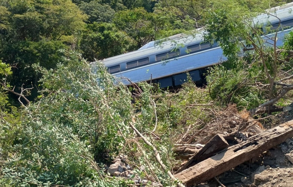 SE DESCARRILA TREN TRANSÍSMICO! En Oaxaca