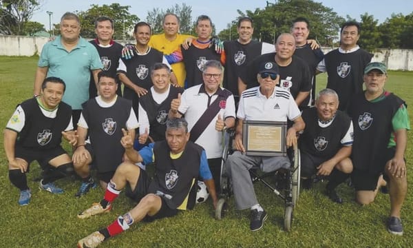 ¡HONOR A QUIEN LO MERECE! - EN EL FÚTBOL