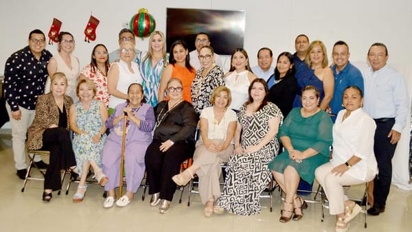 MAESTROS FESTEJAN LA NAVIDAD