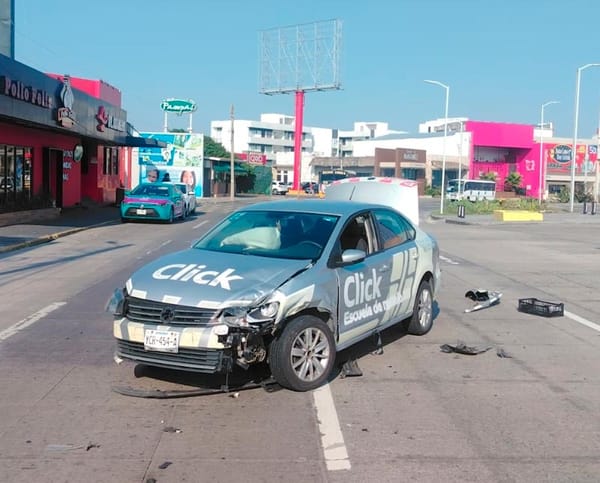 ¡CHOCAN AUTO ESCUELA DE MANEJO Y CAMIONETA DE CONVENTO!