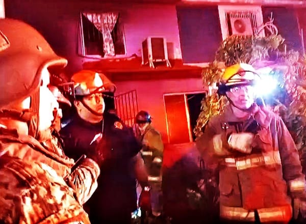 ¡ABUELITOS QUEMADOS POR VELADORA QUE CAYÓ EN LA RECÁMARA!