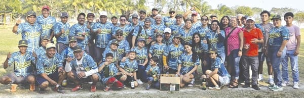 ¡PERICOS GANA Y ACECHA AL LÍDER EN PELOTA PLAYERA!