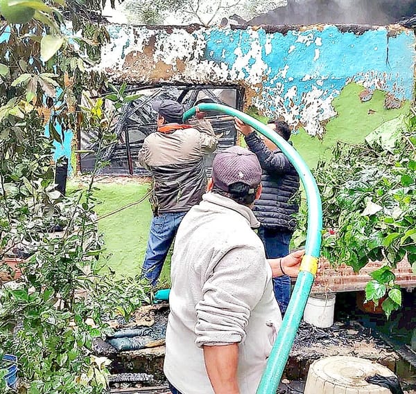 ¡SE INCENDIA CASA POR CORTO CIRCUITO EN LA RECÁMARA!