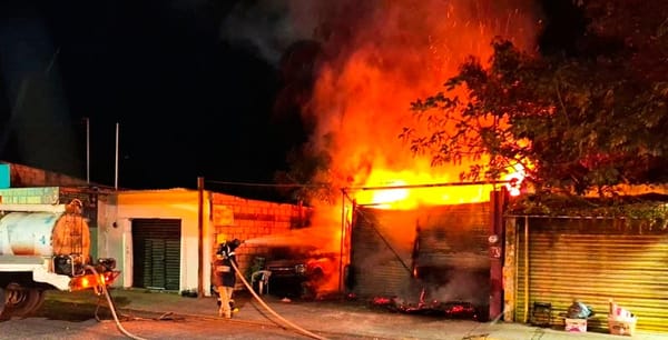 ¡ARDE TALLER MECÁNICO EN EL TEJAR!