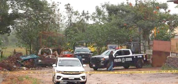¡MATANZA EN ACAYUCAN! - ASESINAN A BALAZOS A CUATRO HOMBRES EN UNA CHATARRERA