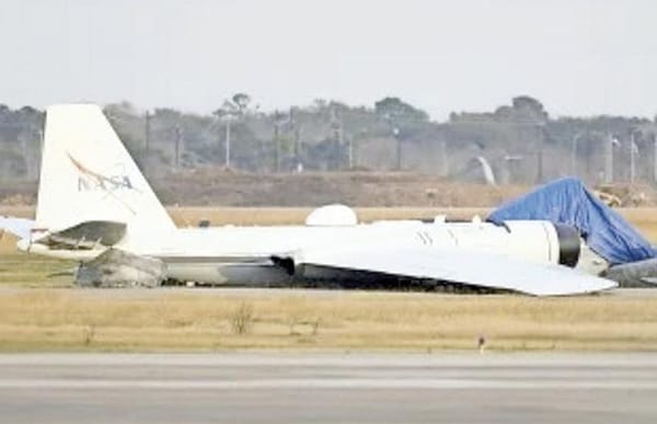 ¡ATERRIZA DE EMERGENCIA AVIÓN DE LA NASA!