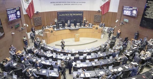¡PAGAN ESCUELA A SENADORES CON DINERO PÚBLICO!