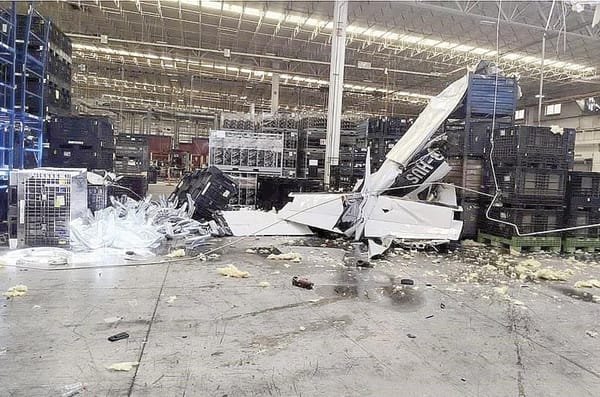¡CAE UNA AVIONETA EN EMPRESA CERCA DEL AEROPUERTO DE SALTILLO