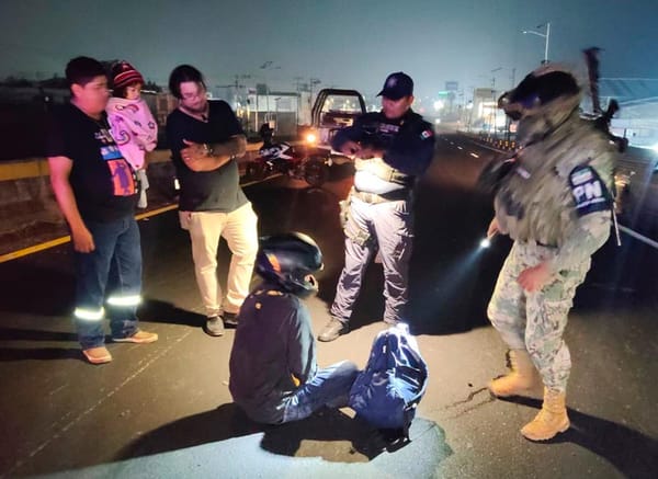 ¡MOTOCICLISTA DERRAPÓ EN EL PUENTE AMAPOLAS!