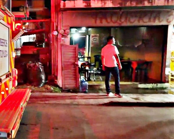 ¡QUEMAN TAQUERÍA CON BOMBA MOLOTOV EN TANTOYUCA!