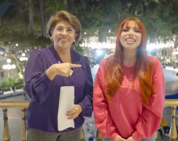 ¡REGRESA YERI MUA! - AL CARNAVAL