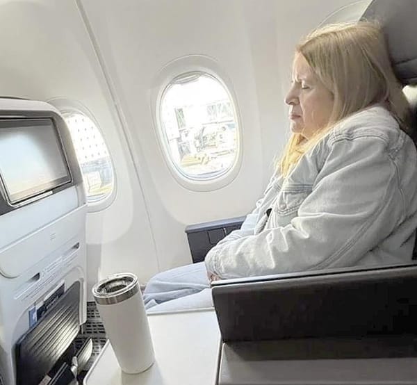 ¡VUELA MINISTRA LORETTA ORTIZ EN PRIMERA CLASE!