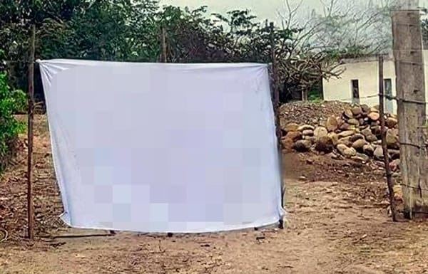 ¡APARECEN LONAS CON AMENAZAS CONTRA TAXISTAS Y NARCOMENUDISTAS!