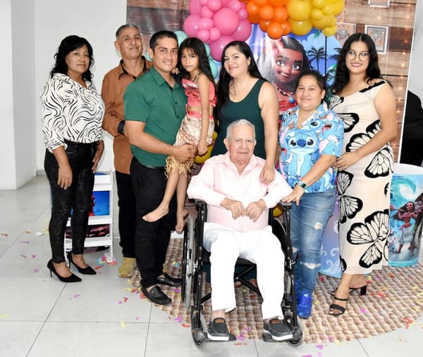 AINARA FESTEJA CON MOANA