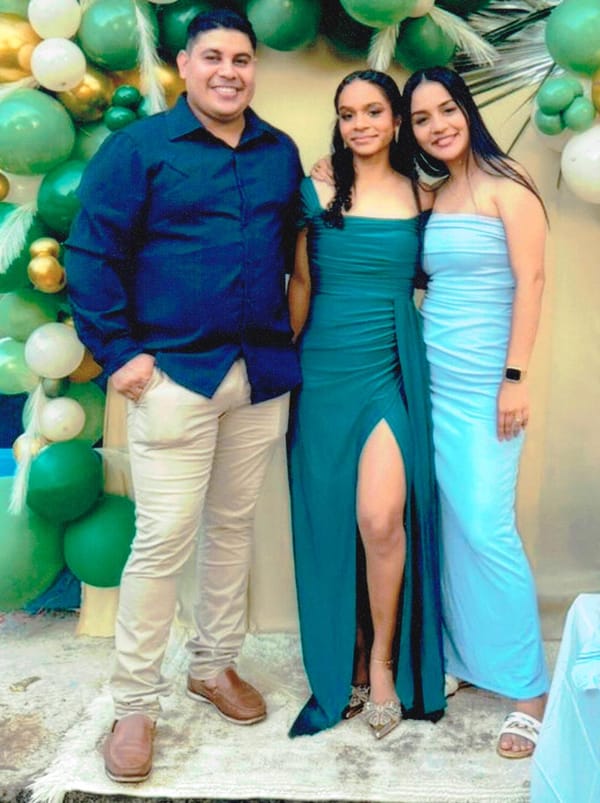 CELEBRA YALMARI SUS QUINCE AÑOS