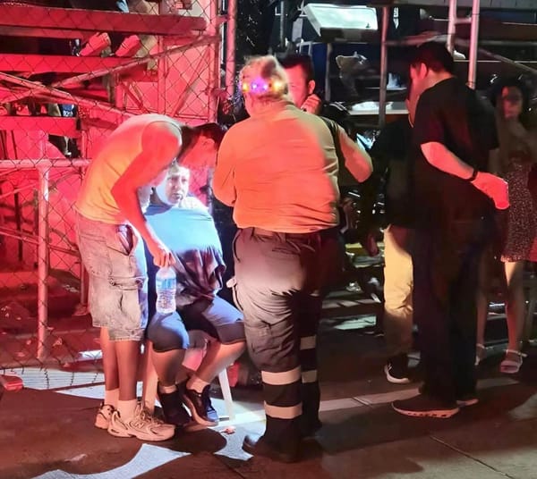 ¡DAMA DESCALABRADA EN EL PRIMER DESFILE DE CARNAVAL!