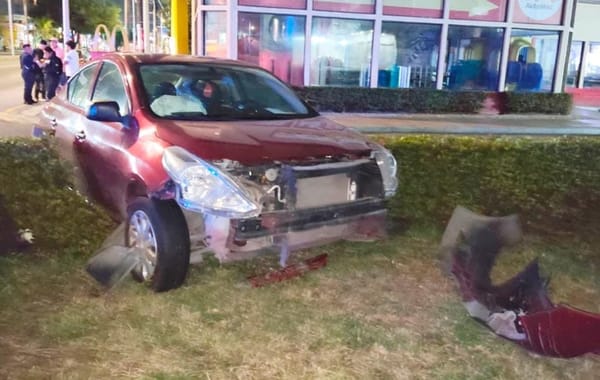 ¡SE QUEDA SIN FRENOS Y CASI CHOCA CON RESTAURANTE!