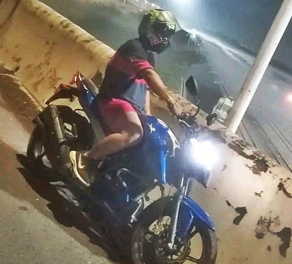 ¡ROBAN LA MOTO A TRABAJADOR CUANDO CENABA TLACOYOS!