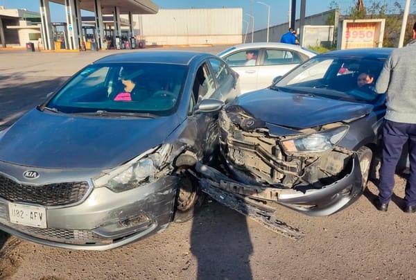 ¡‘TORTAZO’ DE AUTOS EN LA AVENIDA MIGUEL ALEMÁN!