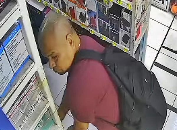 ¡FARDEROS ROBARON BOCINAS Y ELECTRÓNICOS EN TIENDA DE POZA RICA!