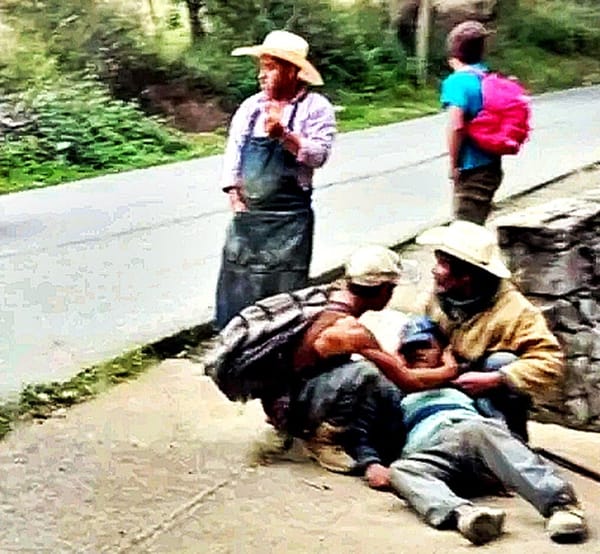 ¡MOTOCICLISTA ARROLLÓ A UN ADULTO MAYOR!
