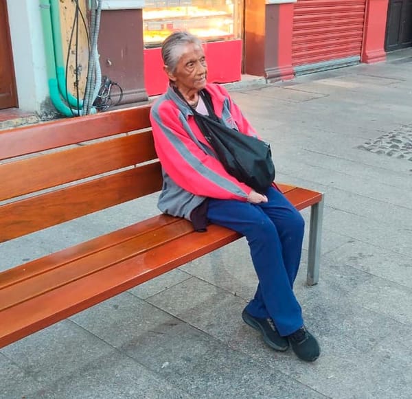 ¡RESCATAN ABUELITA EN EL ZÓCALO DE VERACRUZ!
