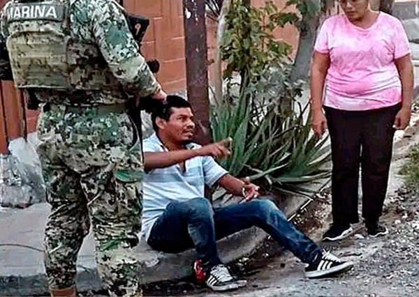 ¡SEIS ASALTANTES LE DAN UNA MADRINA A TAXISTA!