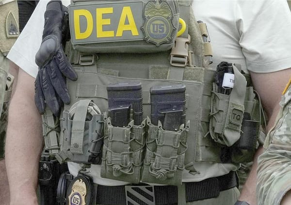 ¡ARRESTAN A SUPERVISOR DE LA DEA TRAS CIERRE DE OFICINA EN RD!