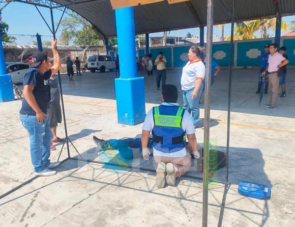¡DON MOISÉS PIERDE LA VIDA DE UN INFARTO EN ESCUELA PRIMARIA DE CHACHALACAS!