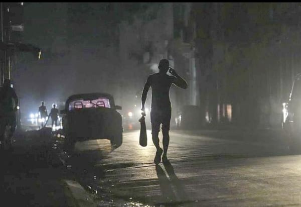 ¡CUBA SE QUEDA A OSCURAS!
