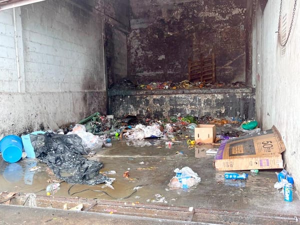¡QUEMARON LA BODEGA CON BASURA EN CHEDRAUI CENTRO!