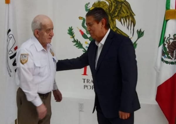 ¡MUEVEN AL JEFE DE MIGRACIÓN! - *Mandan un vicealmirante