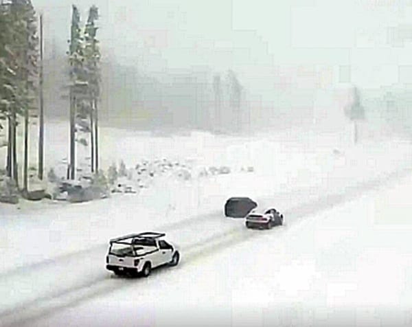 ¡RESCATAN A SEIS ESQUIADORES TRAS AVALANCHA CERCA DEL LAGO TAHOE; NUEVE SIGUEN DESAPARECIDOS!
