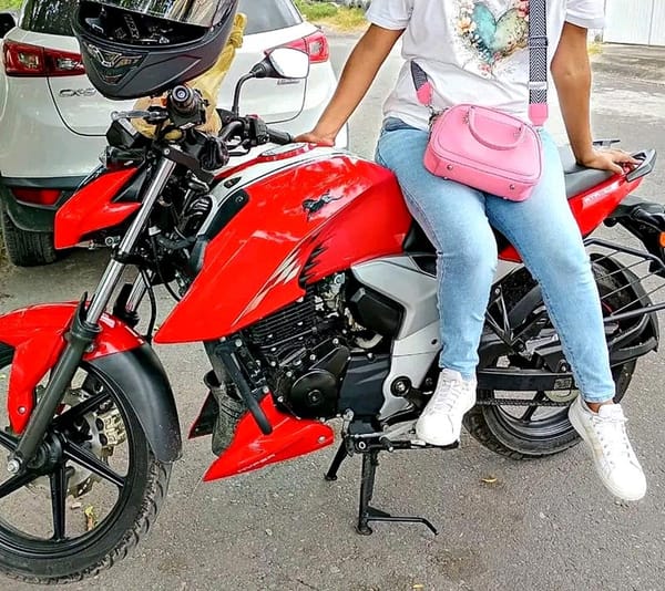 ¡ROMPIERON EL CANDADO Y ROBAN MOTO A JOVENCITA!