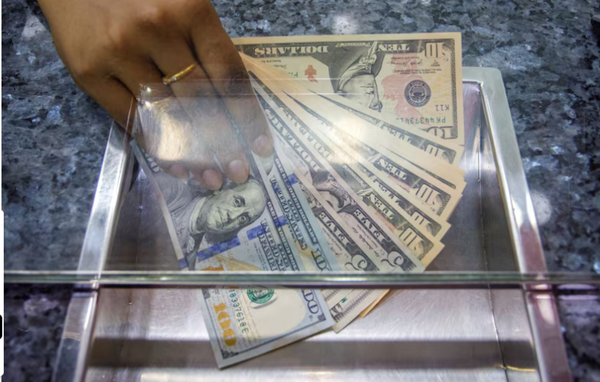 ¡PESO AVANZA MIENTRAS EU QUITA ARANCELES A CANADÁ Y EL DÓLAR PIERDE FUERZA!