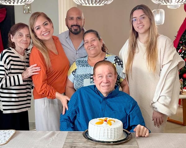 ROBERTO BUENO FESTEJA UN AÑO MÁS DE VIDA