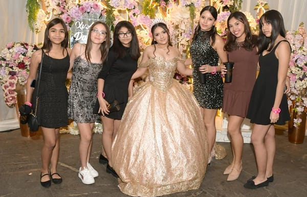 UNA NOCHE DE ENSUEÑO PARA DAGMARA