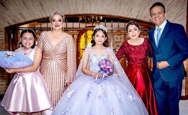 REGINA RIVERA VÁZQUEZ CELEBRA SUS XV AÑOS