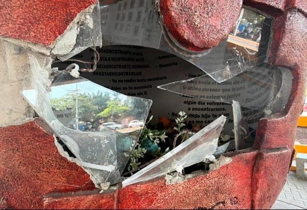 ¡VANDALIZAN MEMORIAL!