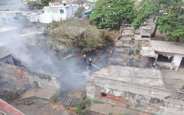 ¡INCENDIO EN TERRENO ABANDONADO MOVILIZÓ A BOMBEROS MUNICIPALES!