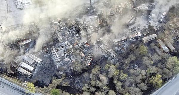 ¡ARDEN DECENAS DE CAMIONES DE RUTA TRAS FUERTES VIENTOS EN JUÁREZ!