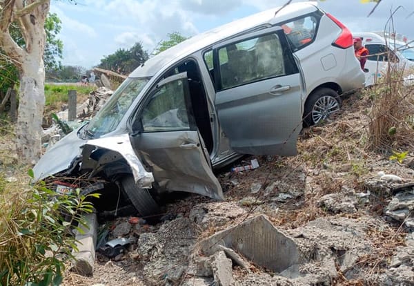 ¡VOLCÓ CAMIONETA CON TRABAJADORES DE QUERÉTARO!