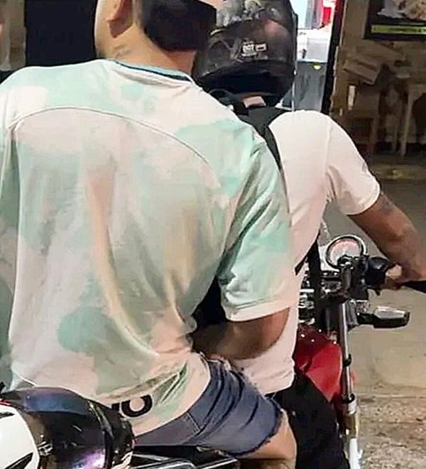 ¡REPORTAN A DOS MOTO-RATONES ROBANDO CASCOS!