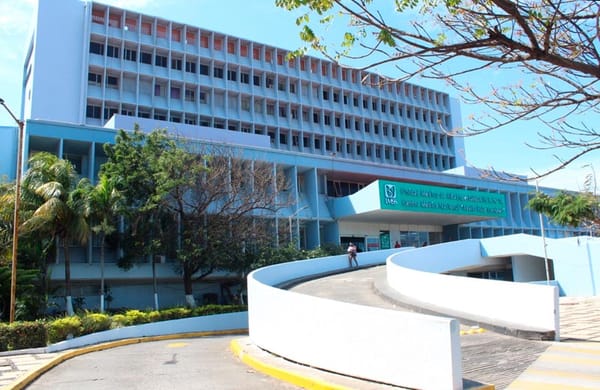 ¡TIENE 56 AÑOS EL UMAE! - *Es el  Hospital de Especialidades No. 14, CMN "Lic. Adolfo Ruiz Cortines"