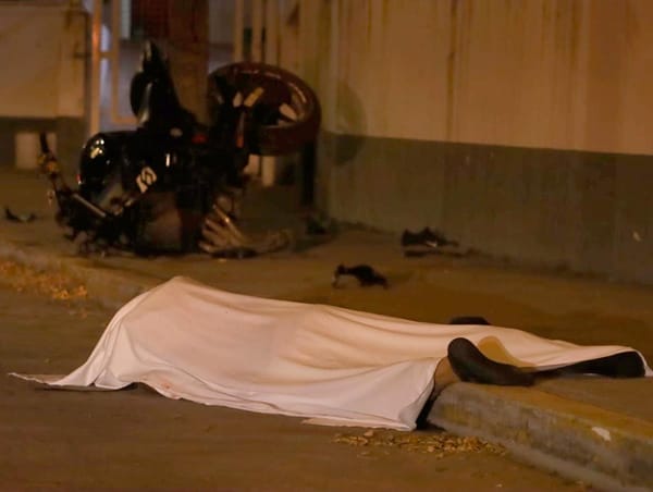 ¡IDENTIFICAN A MOTOCICLISTA FALLECIDO AFUERA DEL HOSPITAL DE TARIMOYA!